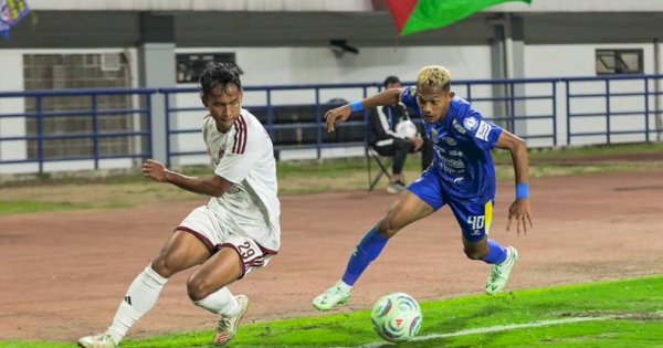 Darije Kalezic Kritik Kualitas Rumput GBLA Usai PSM Takluk dari Persib