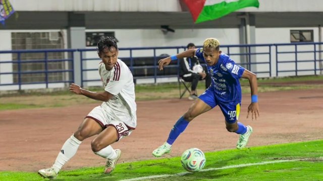 Darije Kalezic Kritik Kualitas Rumput GBLA Usai PSM Takluk dari Persib