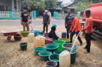 Pemprov Sulsel Salurkan Bantuan Air Bersih untuk Warga Terdampak Kekeringan di Makassar dan Maros