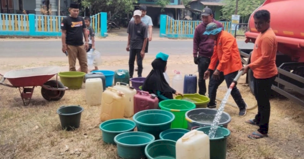 Pemprov Sulsel Salurkan Bantuan Air Bersih untuk Warga Terdampak Kekeringan di Makassar dan Maros