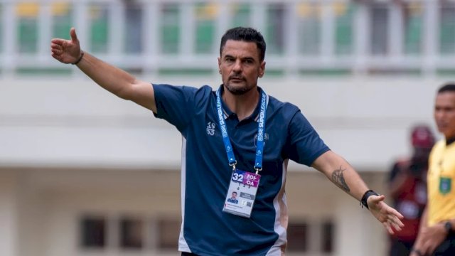 Pelatih Persita Tanggerang, Carlos Pena. (Foto: Ileague)