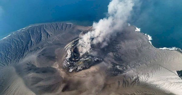 Anak Krakatau Kembali Erupsi, Aktivitas Vulkanik dan Penerbangan Masih Dipantau