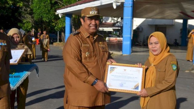 Pemkab Maros Beri Penghargaan OPD Berprestasi di Momen HUT ke 67, BKPSDM Jadi yang Terbaik