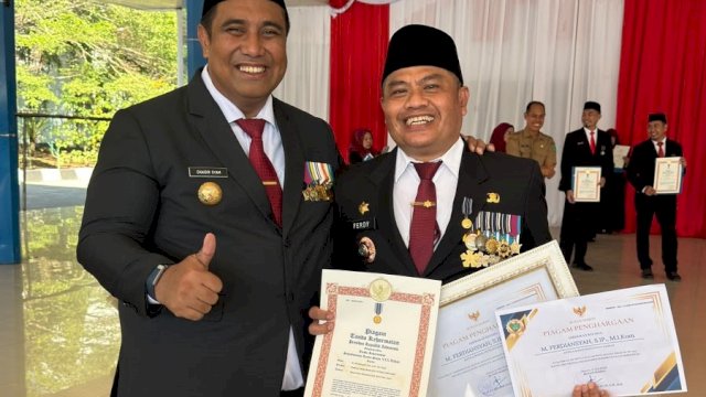 Kepala Bapenda Maros Borong 3 Penghargaan, 2 Diantaranya Dari Bupati Maros Chaidir Syam