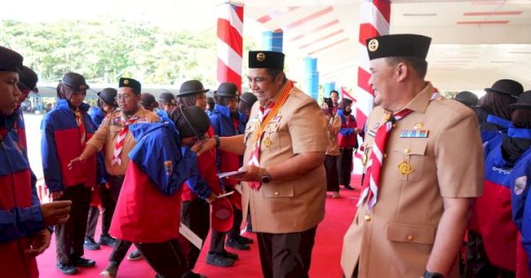 Bupati Maros Chaidir Syam Bagikan Uang Saku Rp 500 Ribu Kepada Peserta Jambore Nasional