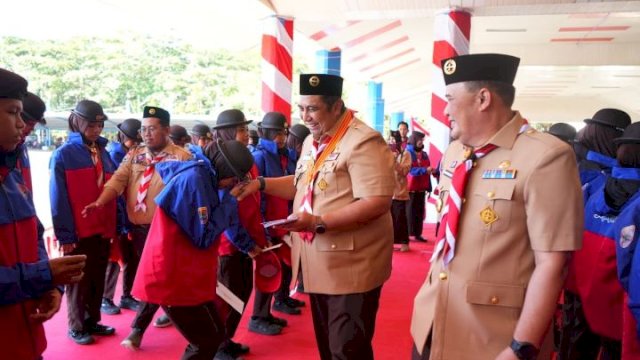Bupati Maros Chaidir Syam Bagikan Uang Saku Rp 500 Ribu Kepada Peserta Jambore Nasional