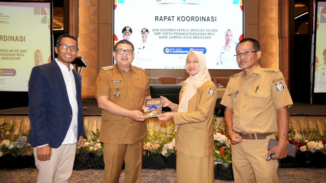 Wali Kota Makassar Munafri Arifuddin saat menghadiri kegiatan Asesmen Kepala Sekolah SD dan SMP sekaligus Penandatanganan MoU Bank Sampah pada Satuan Pendidikan Kota Makassar di Hotel Claro Makassar, Senin (21/9/2026).