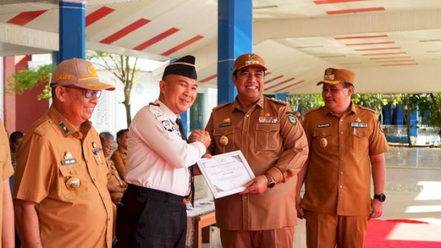 Bupati Maros Beri Penghargaan ke OPD, Tegaskan Komitmen Wujudkan Kabupaten Layak Anak