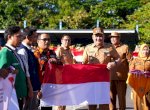 Momen HUT RI ke-81, Pemkab Maros Bagikan 1.000 Bendera Merah Putih untuk Warga