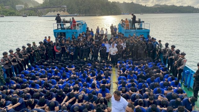 Direktorat Jenderal Pemasyarakatan (Ditjenpas) melakukan pemindahan narapidana ke sejumlah lembaga pemasyarakatan (lapas) di Nusakambangan. Foto: Dok. Ditjenpas