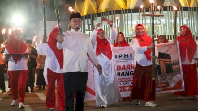 Sambut HUT Kemerdekaan, Wali Kota Tasming Hamid Ajak Masyarakat Jaga Semangat Persatuan Lewat Kirab Obor