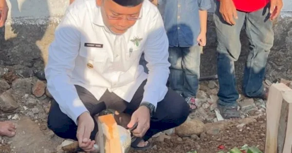 Wabup Takalar Beri Penghormatan Terakhir ke Almh. Hj Fitriah SIbali Karaeng Bau