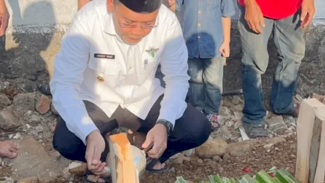 Wabup Takalar Beri Penghormatan Terakhir ke Almh. Hj Fitriah SIbali Karaeng Bau