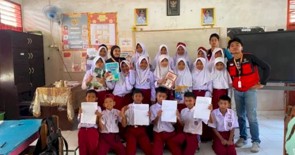 KKN Tematik Literasi Unhas Dorong Minat Baca Siswa Takalar Melalui Kegiatan Menulis Cerita