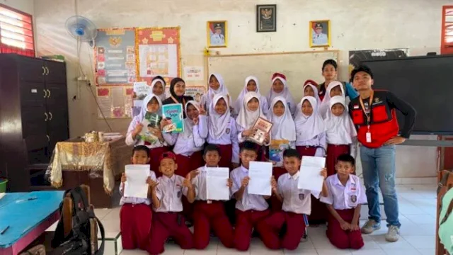 KKN Tematik Literasi Unhas Dorong Minat Baca Siswa Takalar Melalui Kegiatan Menulis Cerita