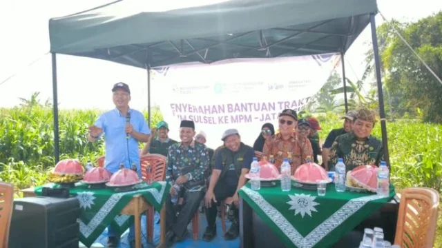 Dukung Swasembada Pangan, Bupati Takalar Beri Bantuan Traktor