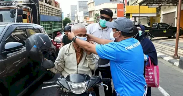 Waspada Kabut Asap di Parepare, Pemkot Bagikan Masker Edukasi Warga Lindungi Kesehatan