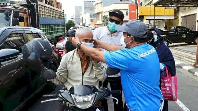 Waspada Kabut Asap di Parepare, Pemkot Bagikan Masker Edukasi Warga Lindungi Kesehatan
