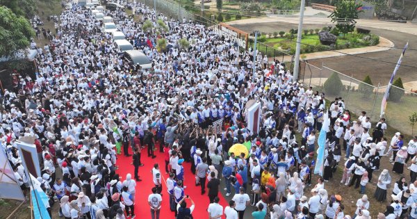 Tutup Harkopnas, Gubernur Andi Sudirman Lepas Ribuan Peserta Jalan Sehat Anti Mager di Sorowako