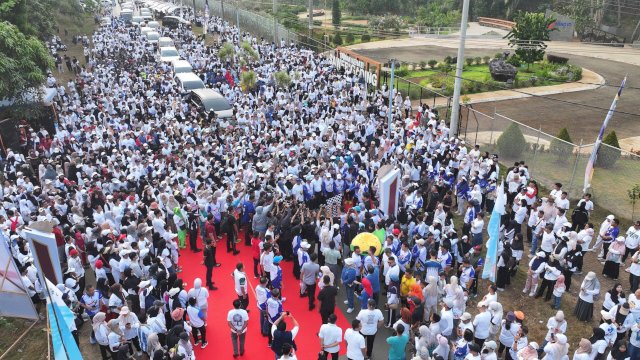 Tutup Harkopnas, Gubernur Andi Sudirman Lepas Ribuan Peserta Jalan Sehat Anti Mager di Sorowako