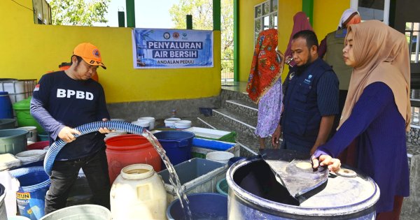 Gubernur Andi Sudirman Telah Distribusikan 403.000 Liter Air Bersih untuk 4.936 KK di Makassar