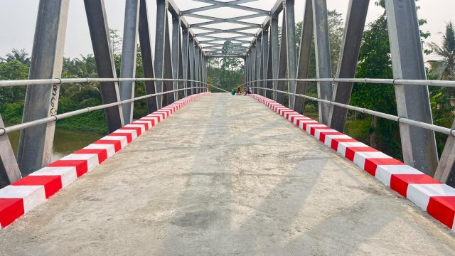 Jembatan Salujambu yang menghubungkan Kabupaten Luwu dan Kabupaten Luwu Utara.