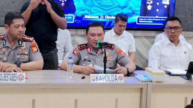 Kapolda Sulsel, Irjen Pol Awal Chaeruddin saat merilis sejumlah kasus yang berlangsung di Mapolda Sulsel, Rabu (21/10/2026).
