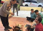 Gerebek Lokasi Judi Sabung Ayam di Makassar, Polisi Amankan Pria BAwa Sejam dan Sita 5 Ekor Ayam