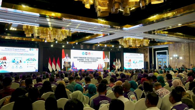 Provinsi Sulawesi Selatan mengikuti Rapat Penguatan Tata Kelola Lembaga Dekranas, TP PKK, dan TP Posyandu se-Indonesia Bagian Tengah yang berlangsung di Bali Sunset Road Convention Center, Denpasar, Bali, Kamis (22/10/2026). (Foto: Humas Pemprov Sulsel)
