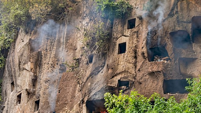 Potret kuburan tebing di Toraja Utara yang terbakar beberapa waktu lalu. (Foto: Istimewa)