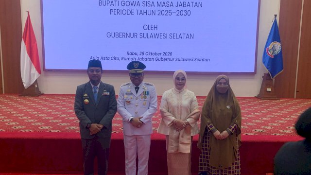 Gubernur Sulawesi Selatan, Andi Sudirman Sulaiman usai melantik Darmawangsyah Muin sebagai Bupati Kabupaten Gowa sisa masa jabatan periode 2025&ndash;2029 di Aula Asta Cita, Rumah Jabatan Gubernur Sulsel, Rabu sore (28/10/2026). (Foto: Abatanews)