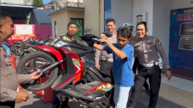 Ugal-ugalan di Jalan Pettarani, Pengendara Motor Freestyle Diamankan Satlantas