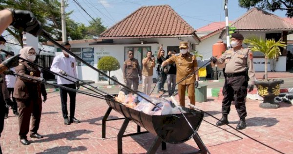 Wawali Parepare Hermanto Hadiri Pemusnahan Barang Bukti di Kejari Parepare, Tegaskan Kepastian Hukum