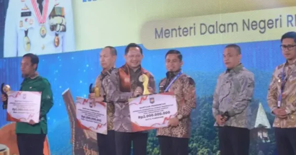 Pengelolaan Sampah Parepare Raih Terbaik I, Tasming Hamid Terima Penghargaan dari Mendagri