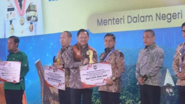 Pengelolaan Sampah Parepare Raih Terbaik I, Tasming Hamid Terima Penghargaan dari Mendagri