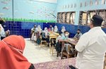 Chaidir Syam Imbau Siswa SMPN 1 Maros Gunakan Masker di Tengah Kabut Asap