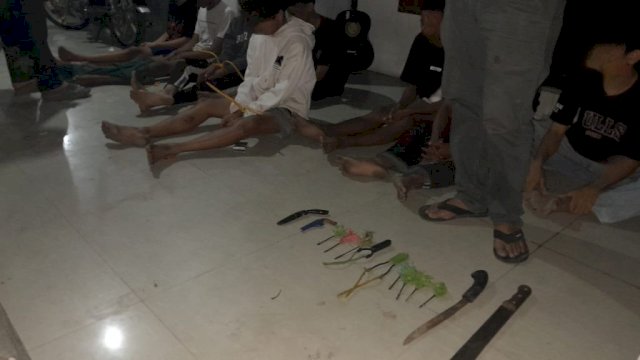 Polsek Rappocini Ringkus 14 Pemuda Kasus Bentrokan di Monumen Emysaelan, Sejumlah Senjata Tajam Ditinggal Kabur