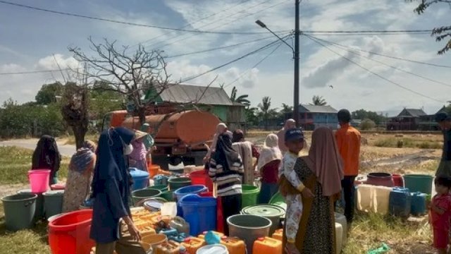 Kekeringan Landa 12 Kecamatan di Maros, BPBD Distribusikan 150 Ribu Liter Air per Hari