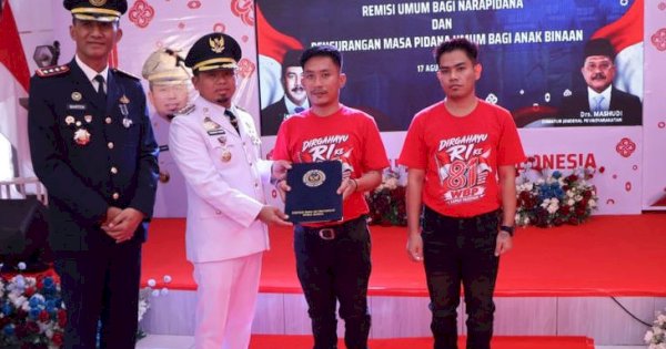 Wali Kota Tasming Hamid Serahkan Remisi Kepada 342 Warga Binaan Lapas Parepare