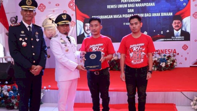 Wali Kota Tasming Hamid Serahkan Remisi Kepada 342 Warga Binaan Lapas Parepare