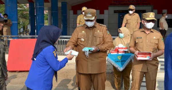 Bupati Maros Bagikan Masker kepada ASN, Terima Bantuan 170 Ribu Liter Air Bersih