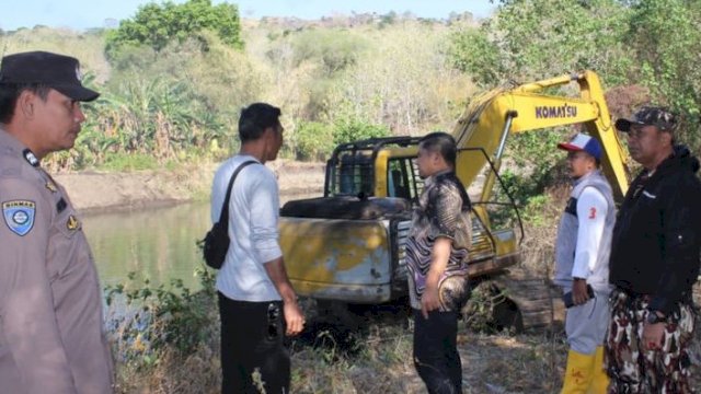 Target Kurangi Risiko Banjir, Wali Kota Tasming Pantau Pengerukan Sungai di Lapadang Pero