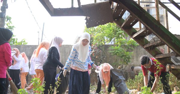 Jumat Bersih di Panambungan, Ketua Tim Penggerak PKK Makassar Dorong Penataan Lingkungan dan Pemanfaatan Lahan